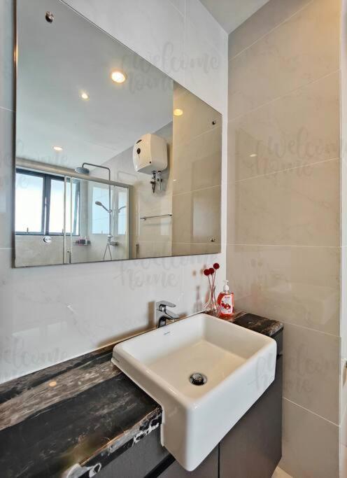 Bay Laurel, Country Garden Danga Bay Homestay By Welcome Home Johor Bahru Luaran gambar